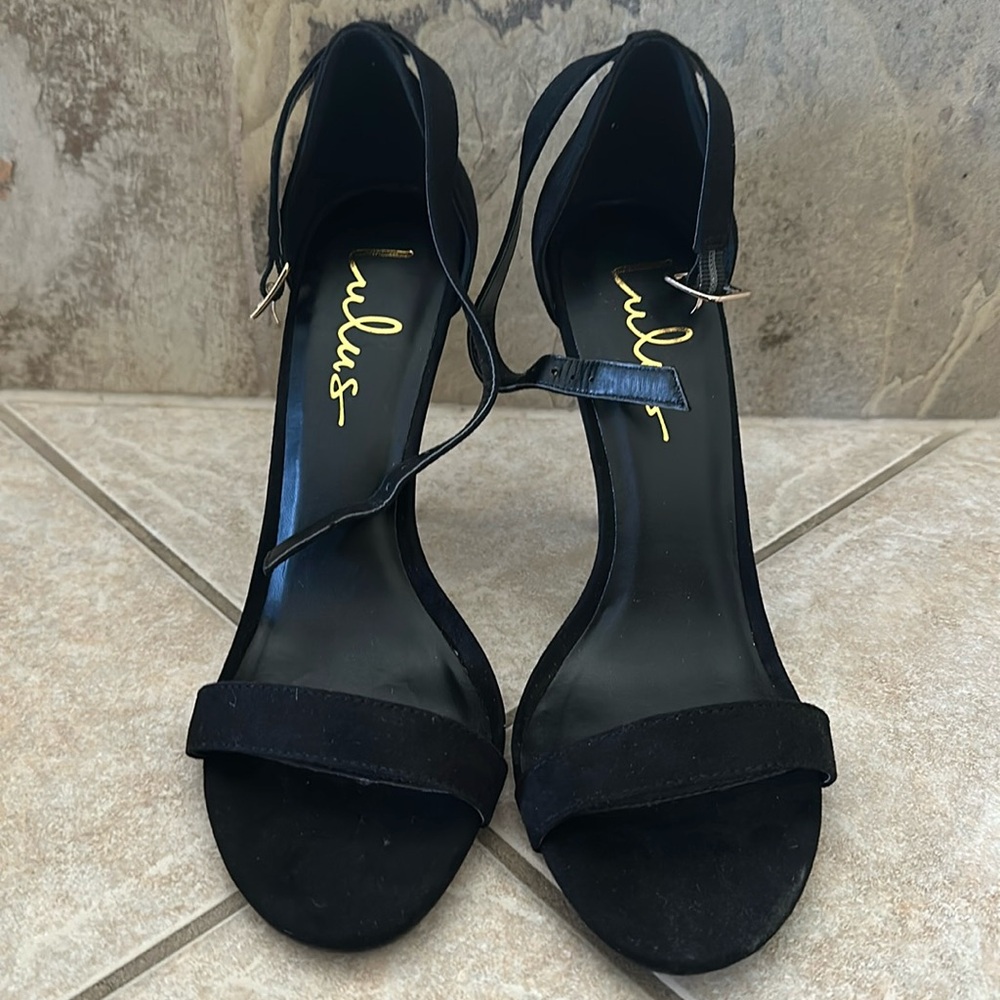 Lulus black suede heel